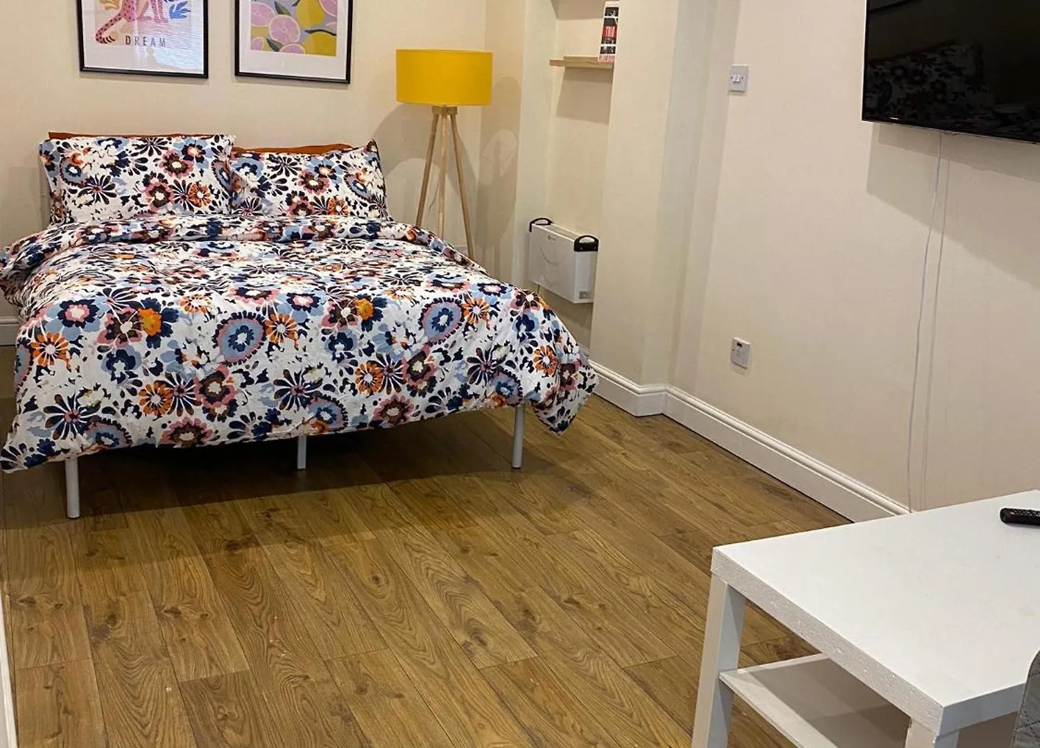 Two-Level Hoxton Apartment 伦敦