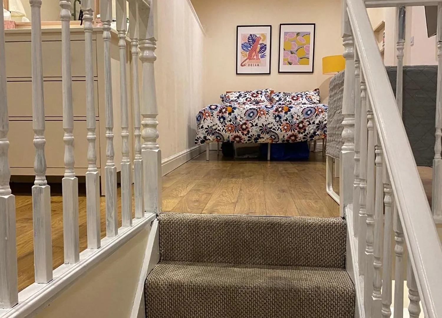 Two-Level Hoxton Apartment 伦敦