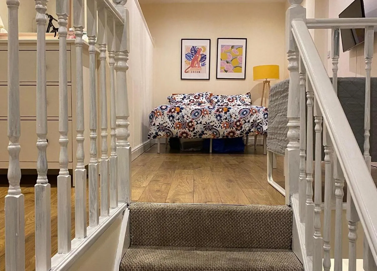 Two-Level Hoxton Apartment 伦敦